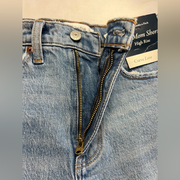 ✨ABERCROMBIE NWT - ‘The Mom Short’ High Rise Curve Love 24 / 00 - Picture 9 of 12